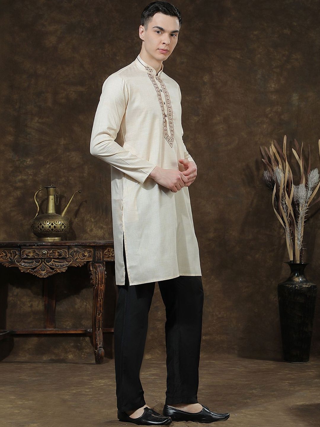 Men Ethnic Motifs Embroidered Regular Thread Work Kurta with Trousers