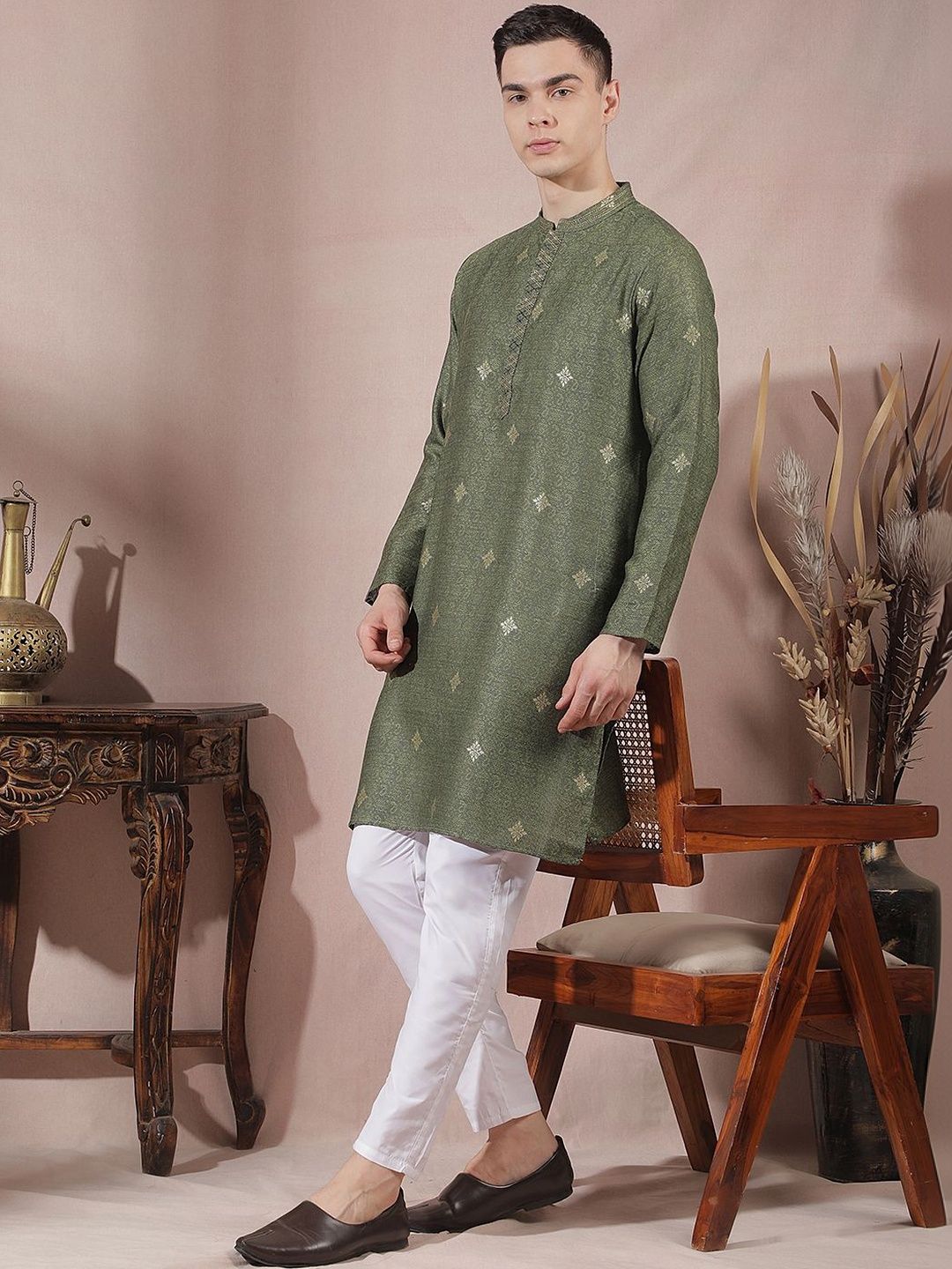 Men Regular Kurta with Pyjamas