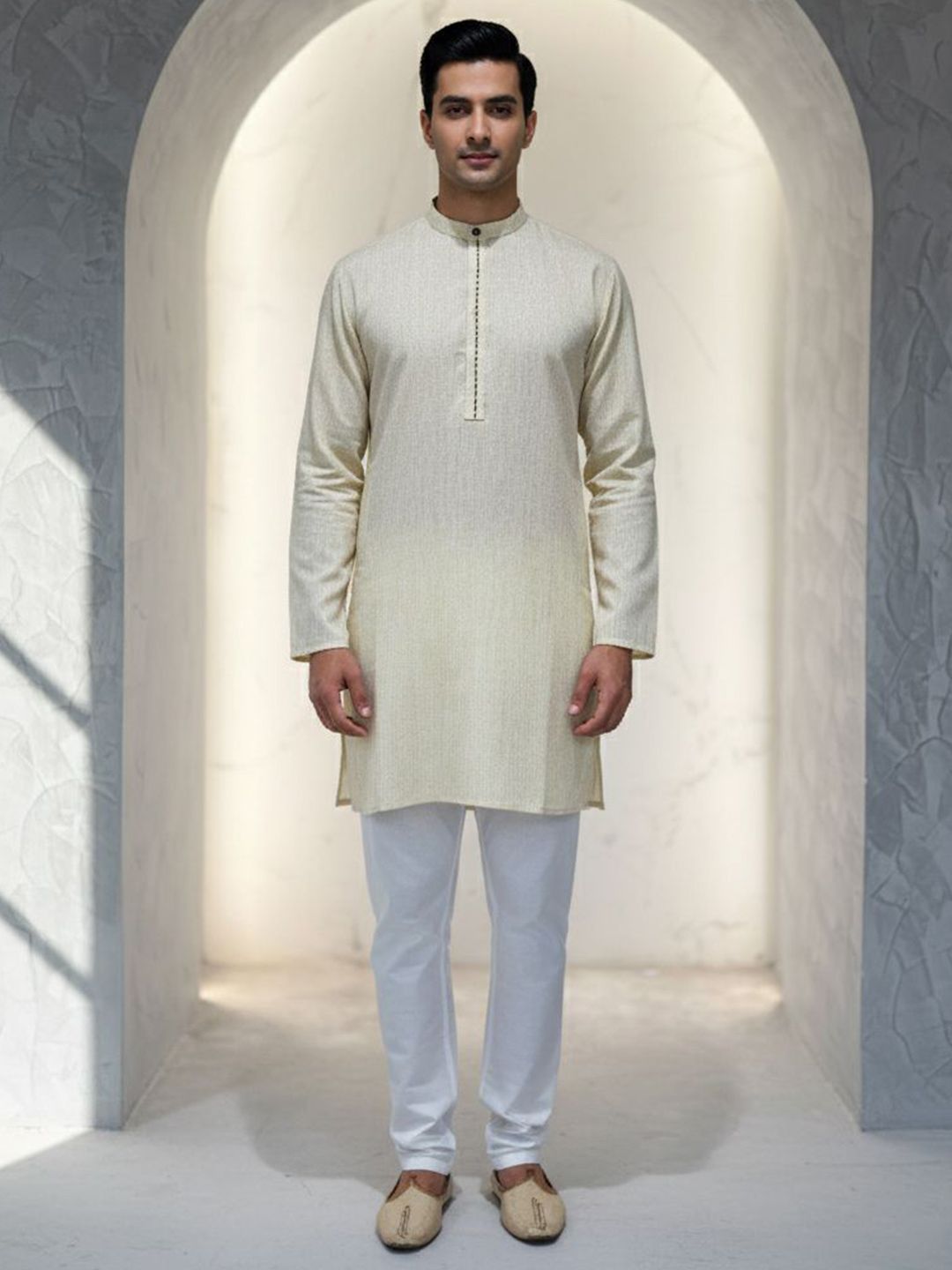 Men Thread Work Mandarin Collar Full Sleeve Straight Kurta