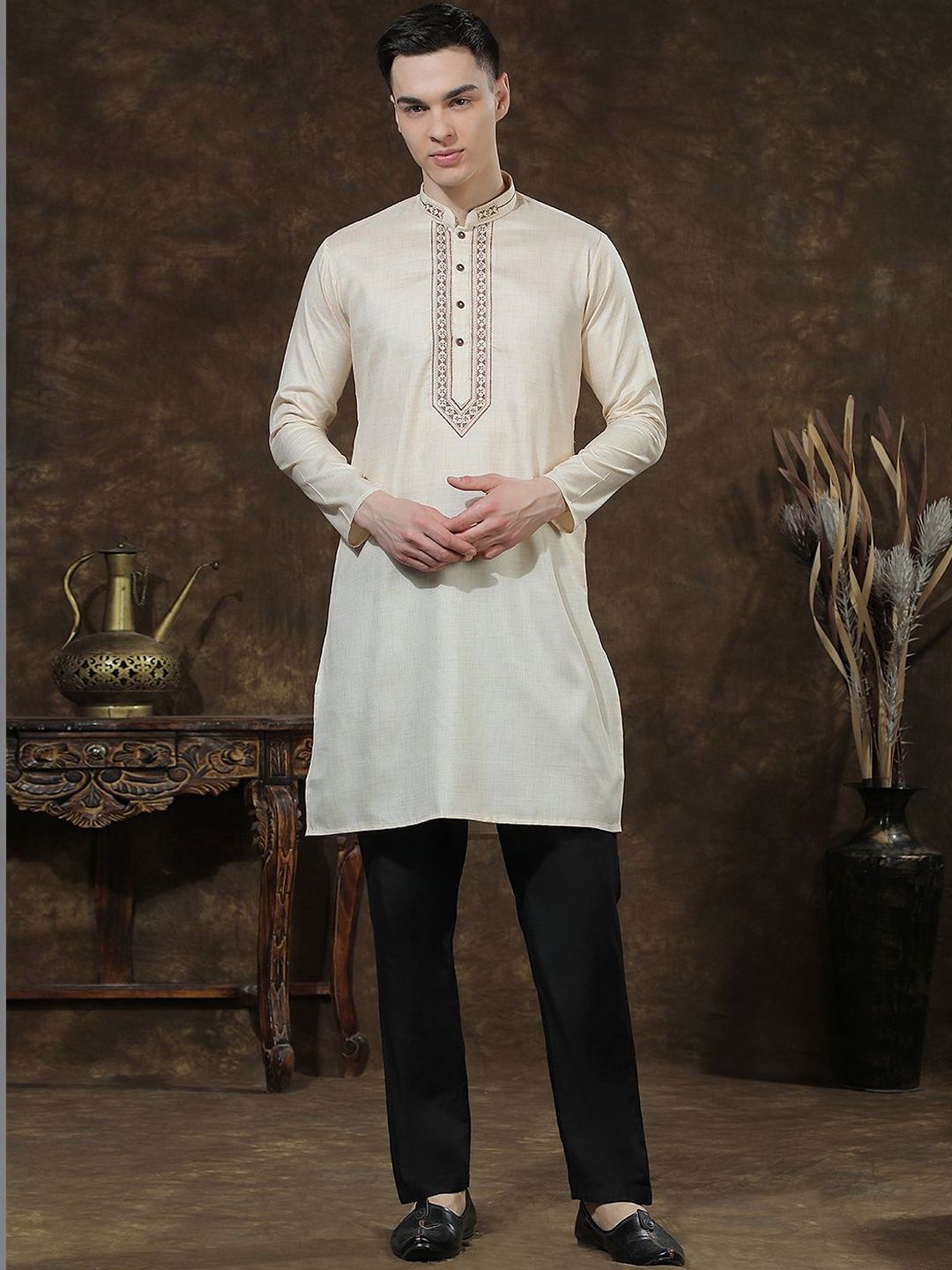 Men Ethnic Motifs Embroidered Regular Thread Work Kurta with Trousers