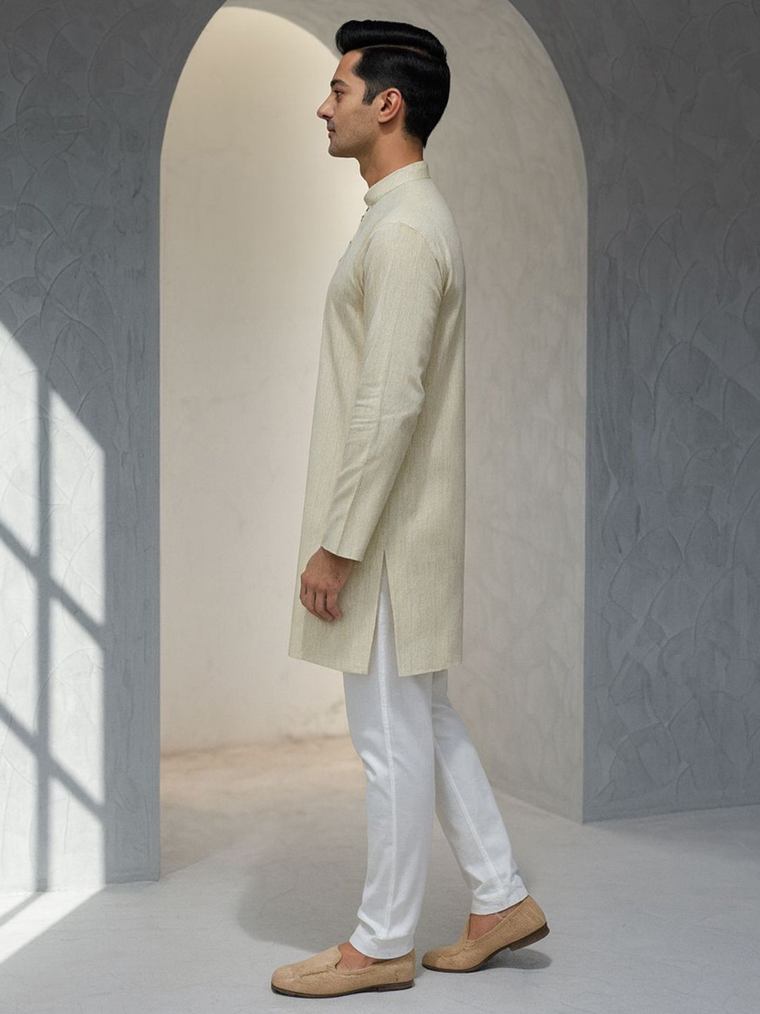 Men Thread Work Mandarin Collar Full Sleeve Straight Kurta