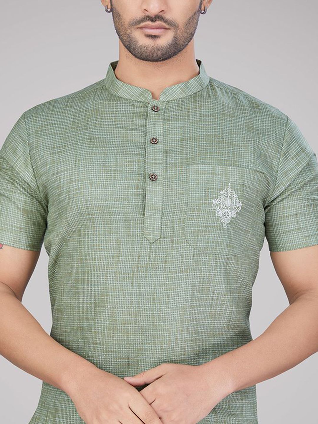 Men Woven Design Mandairan Collar Kurta