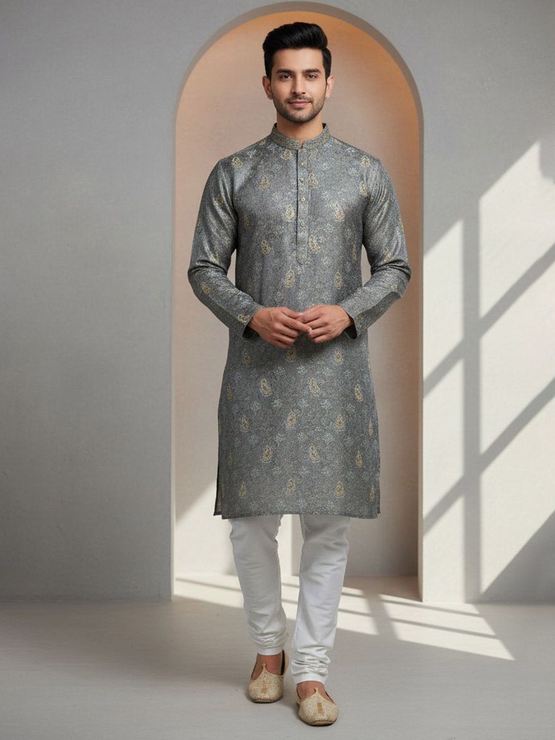 Ethnic Motifs Striped Mandarin Collar Thread Work Straight Kurtas