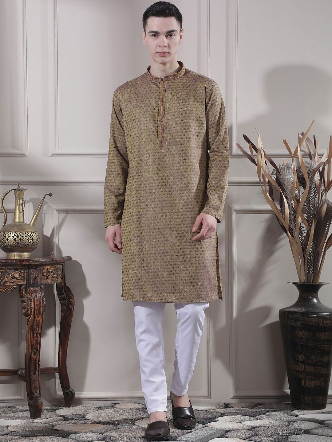 Men Regular Thread Work Kurta with Churidar