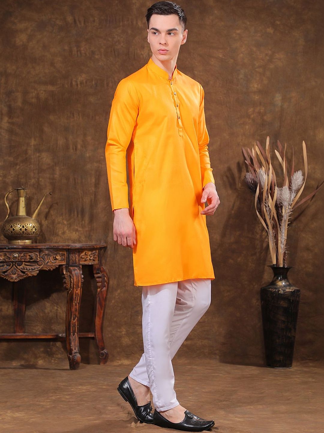 Men Regular Kurta with Pyjamas