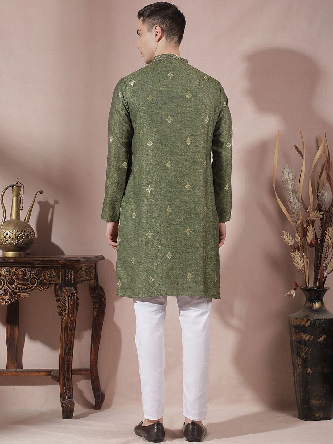 Men Regular Kurta with Pyjamas
