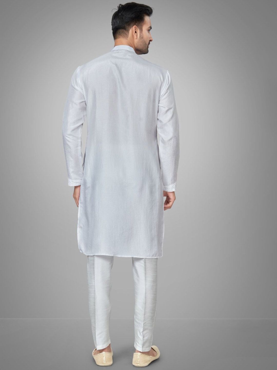Men Embroidered Mandarin Collar Kurta Set