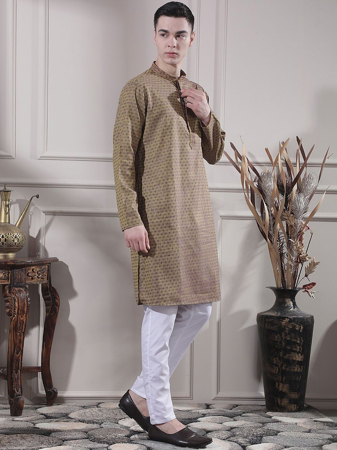Men Regular Thread Work Kurta with Churidar