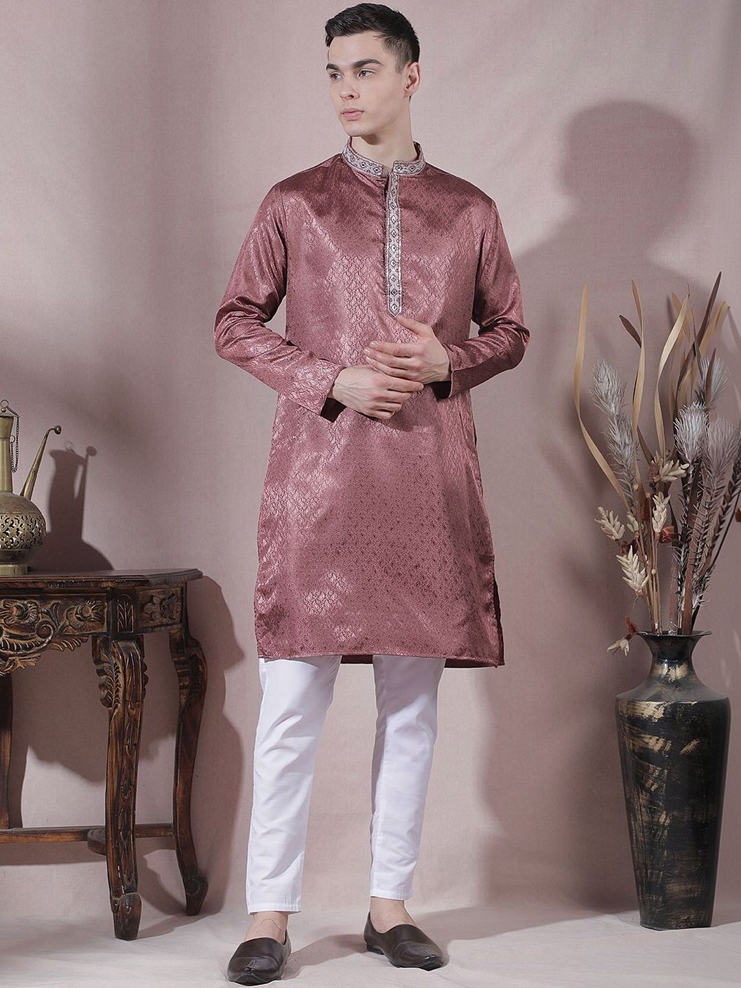 Men Regular Thread Work Kurta with Churidar