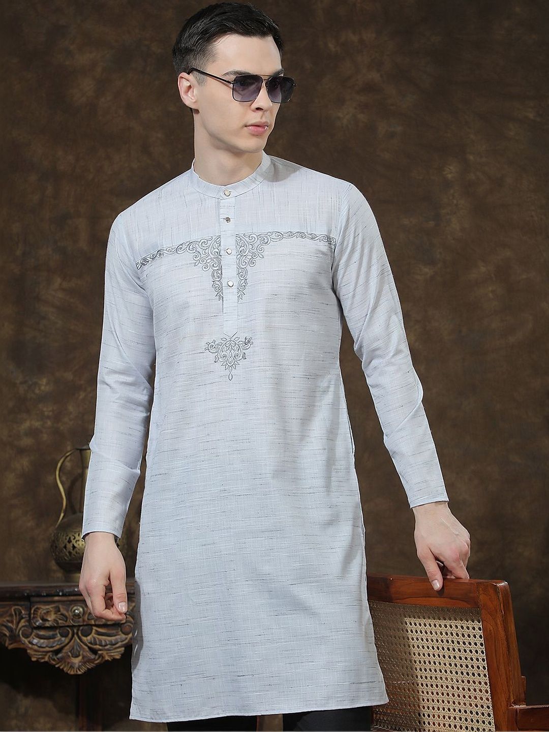 Men Embroidered Kurta