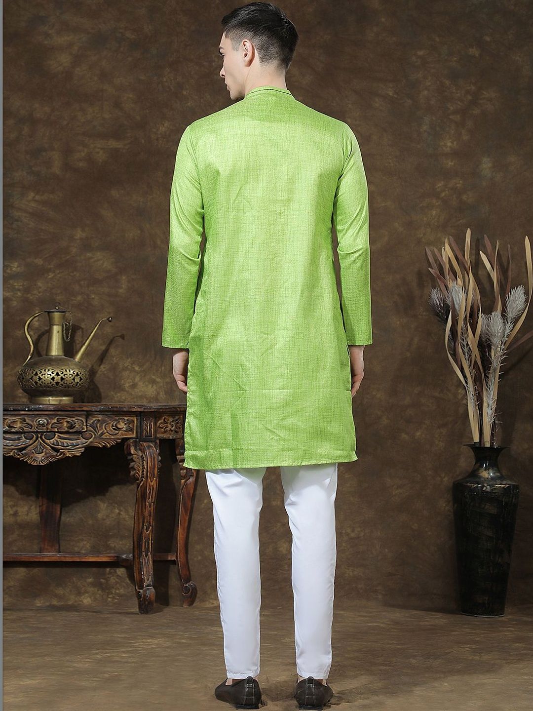 Men Embroidered Kurta
