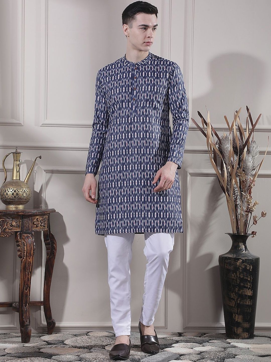 Men Ethnic Motifs Printed Regular Kurta with Churidar