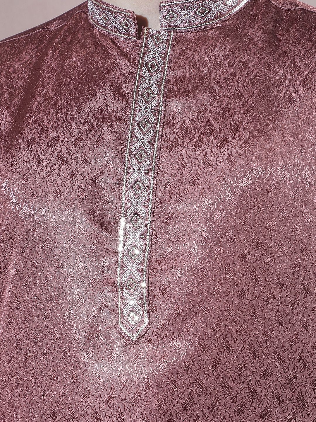 Men Regular Thread Work Kurta with Churidar
