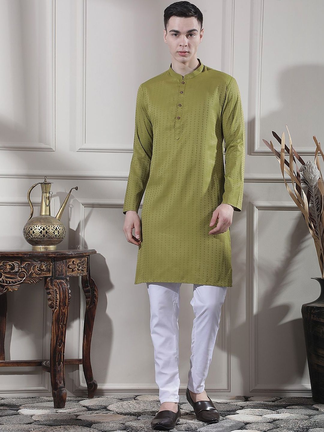 Men Regular Kurta with Pyjamas