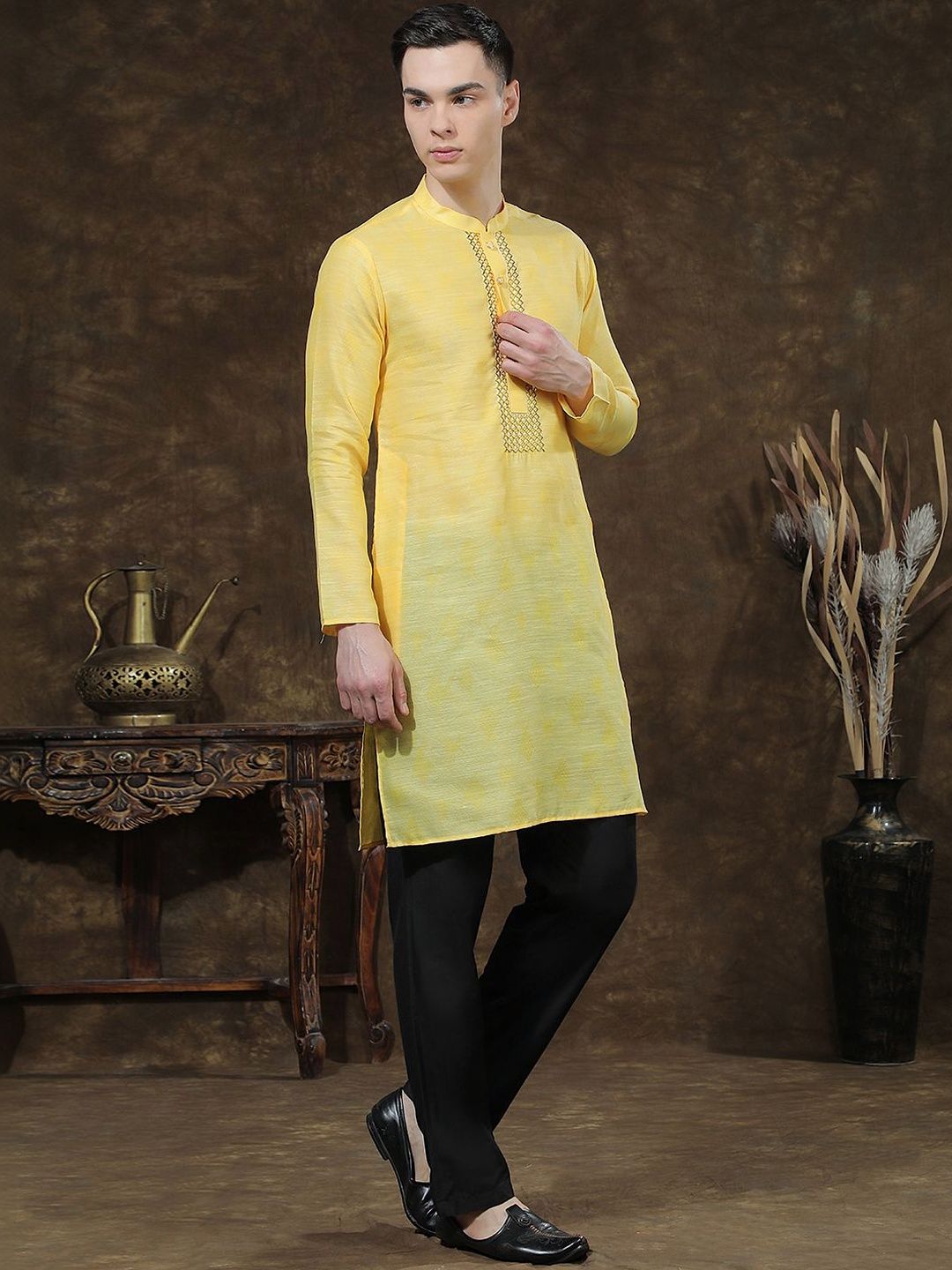 Men Ethnic Motifs Regular Thread Work Kurta with Trousers