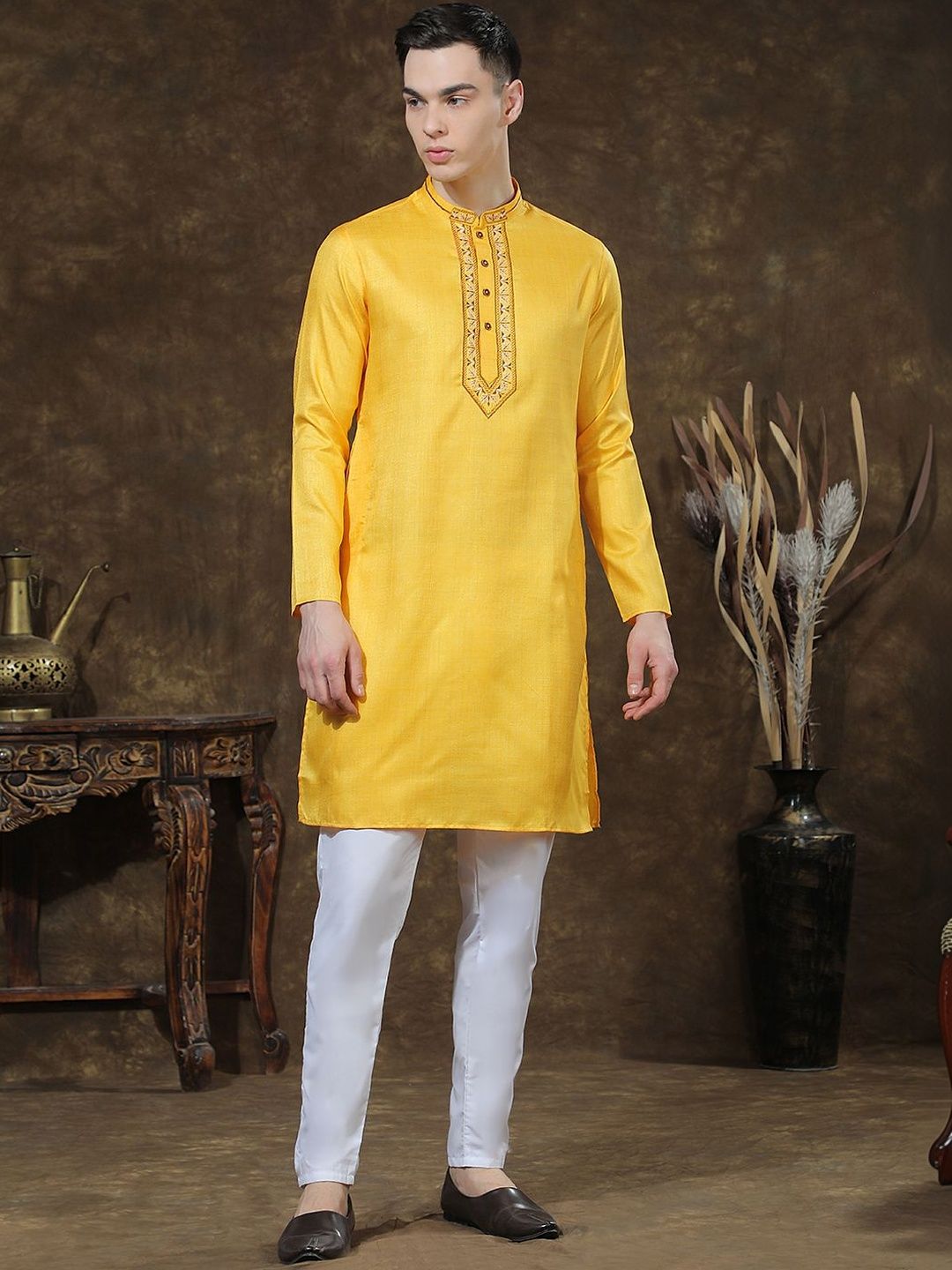 Men Ethnic Motifs Embroidered Regular Thread Work Kurta with Pyjamas