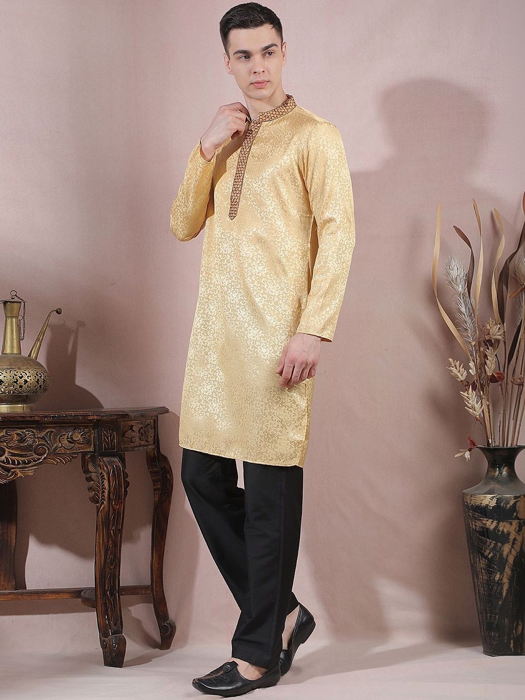 Men Regular Thread Work Kurta with Trousers