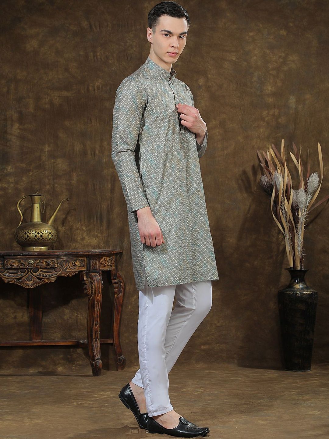 Men Printed Regular Kurta with Pyjamas