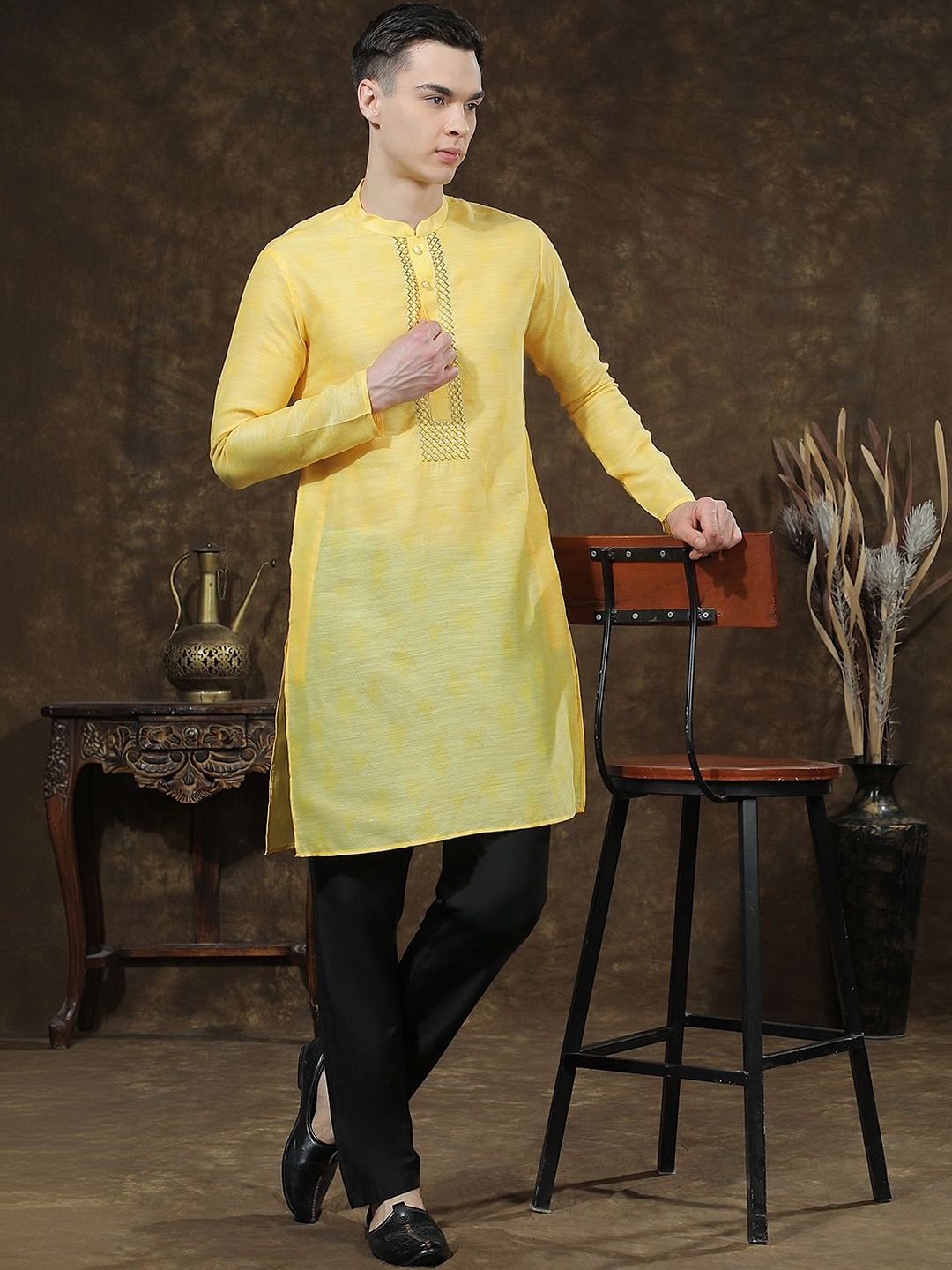 Men Ethnic Motifs Regular Thread Work Kurta with Trousers