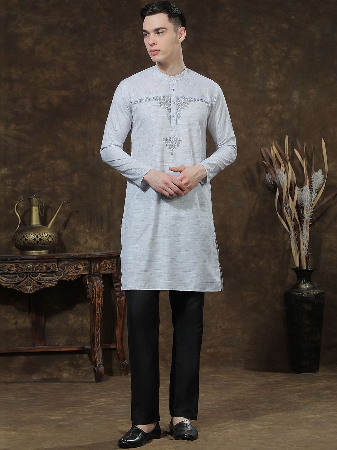 Men Ethnic Motifs Embroidered Regular Thread Work Kurta with Trousers