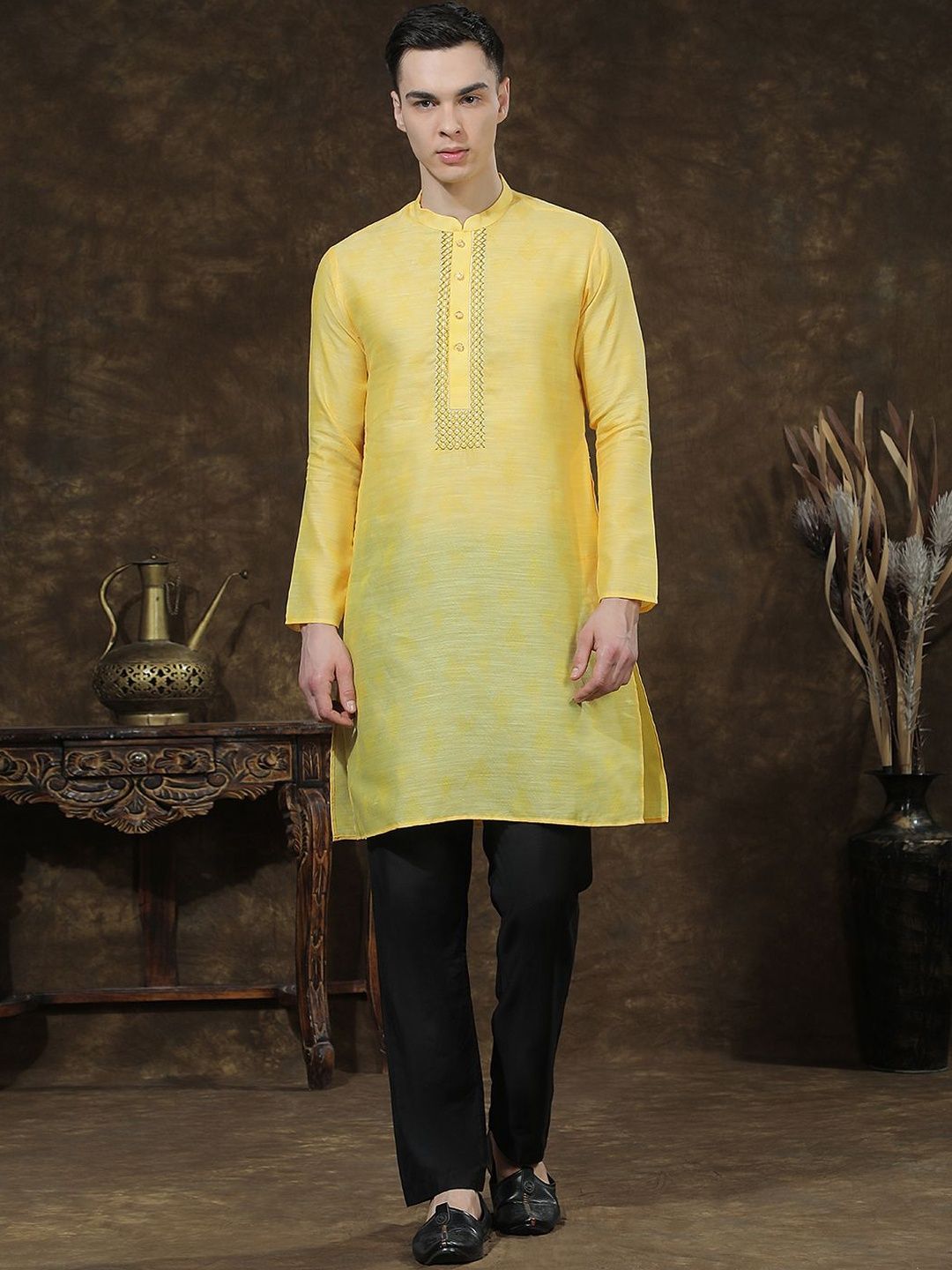 Men Ethnic Motifs Regular Thread Work Kurta with Trousers