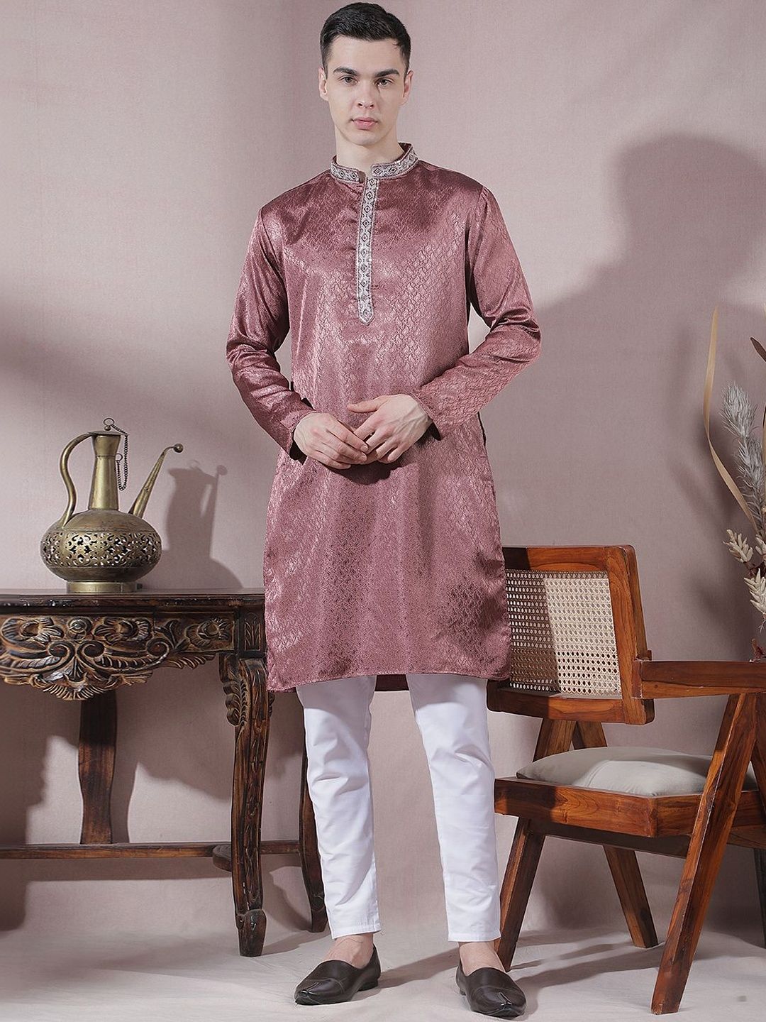 Men Regular Thread Work Kurta with Churidar