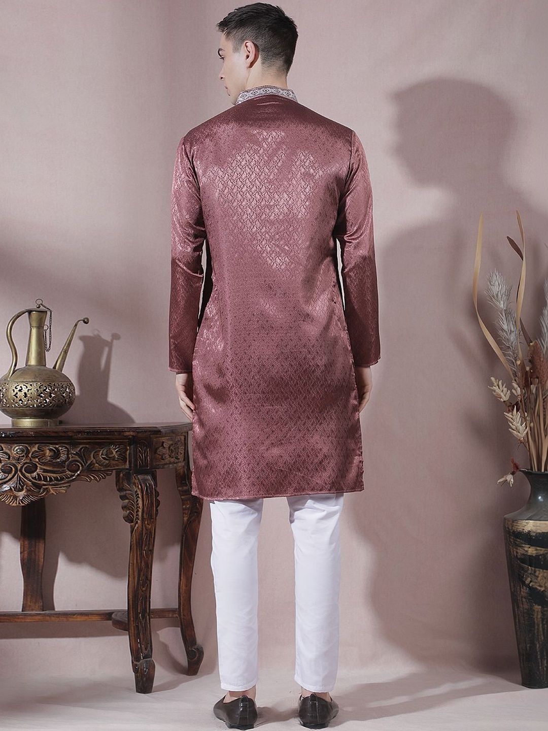 Men Regular Thread Work Kurta with Churidar