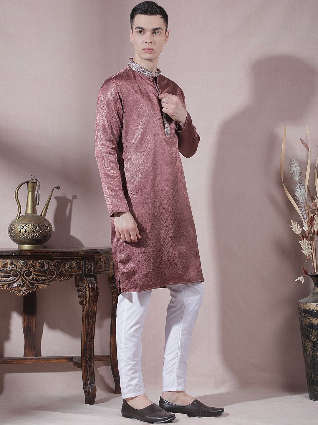 Men Regular Thread Work Kurta with Churidar