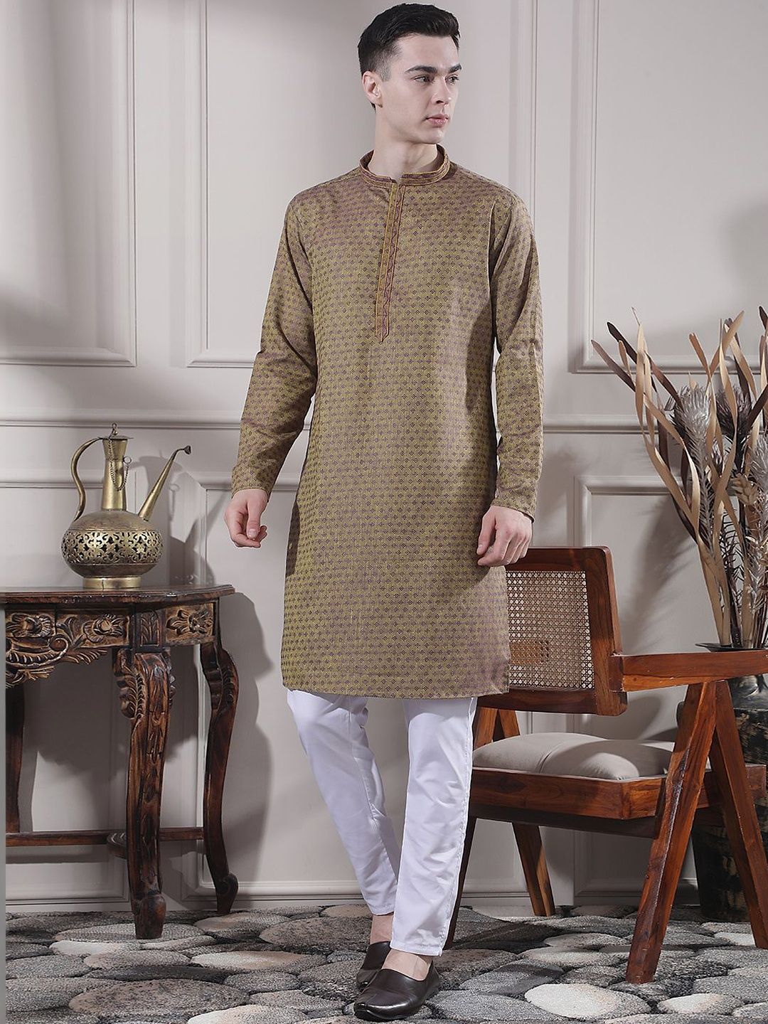 Men Regular Thread Work Kurta with Churidar