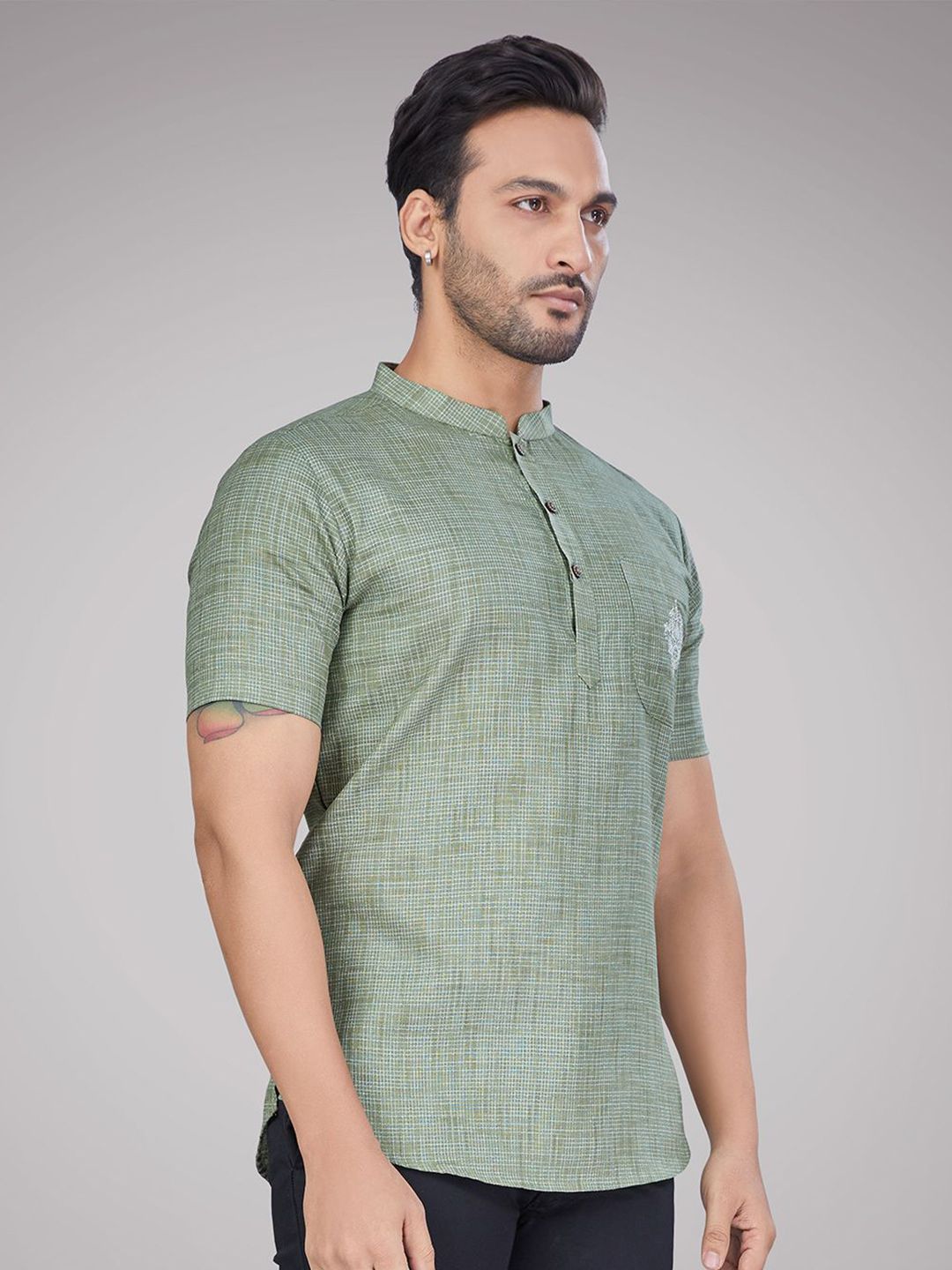 Men Woven Design Mandairan Collar Kurta