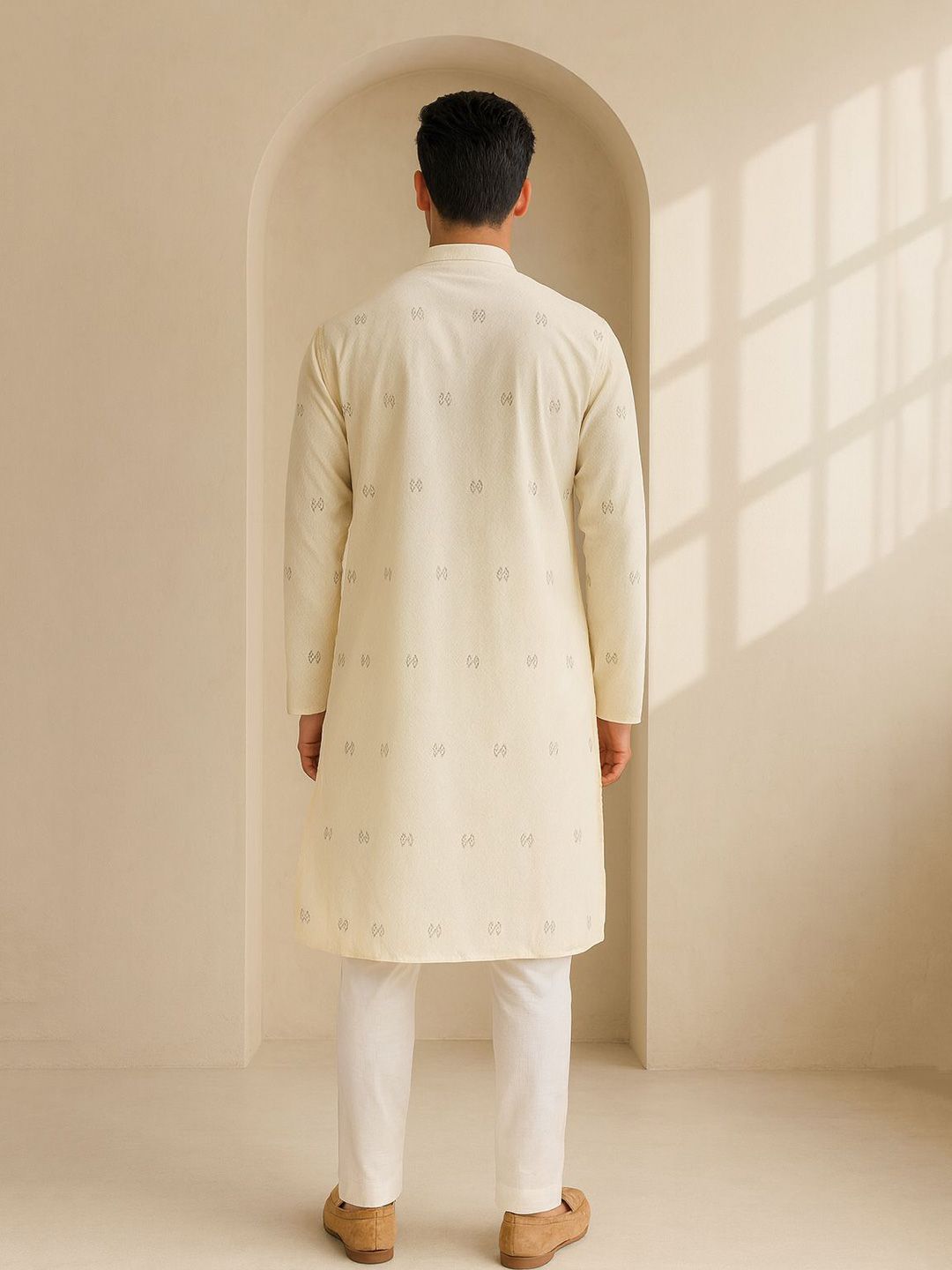 Geometric Embroidered Mandarin Collar Thread Work Straight Kurta