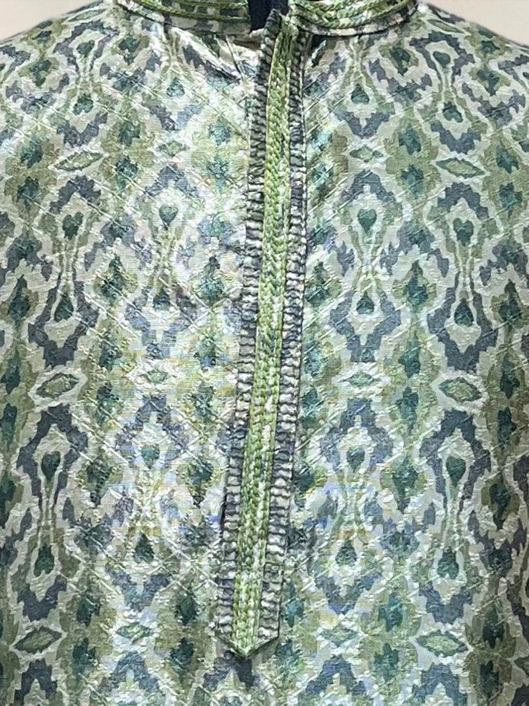Men Woven Design Mandarin Collar Thread Work Kurta