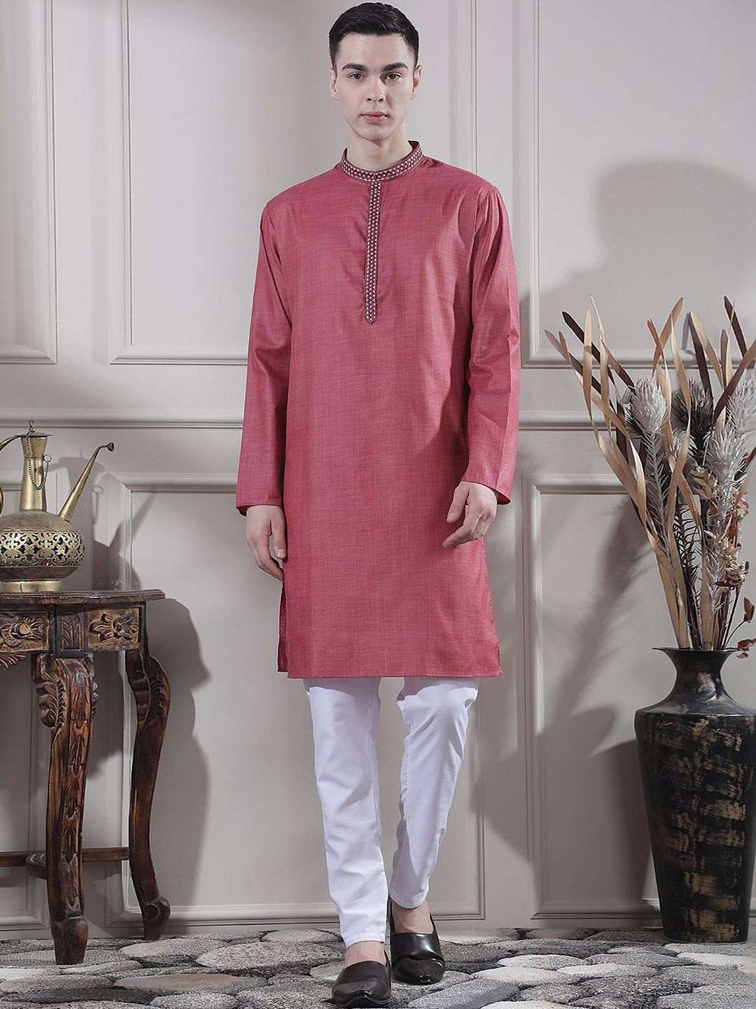 Men Regular Thread Work Kurta with Churidar