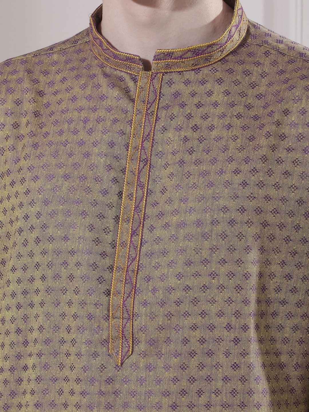 Men Regular Thread Work Kurta with Churidar