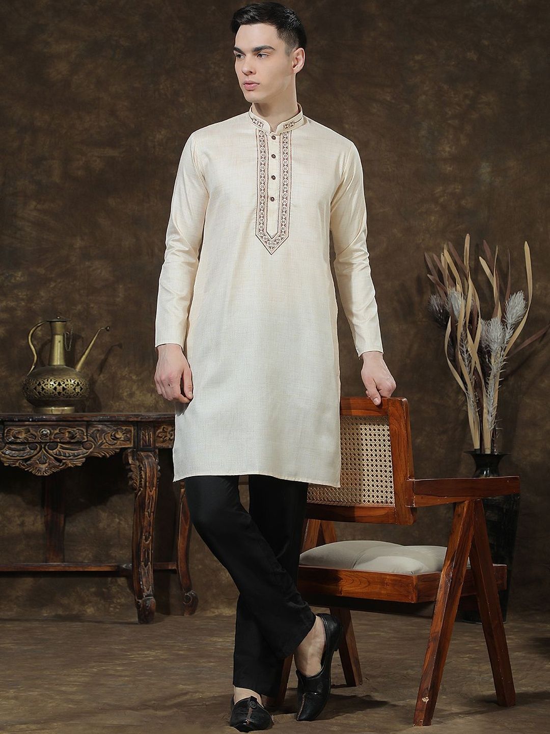 Men Ethnic Motifs Embroidered Regular Thread Work Kurta with Trousers