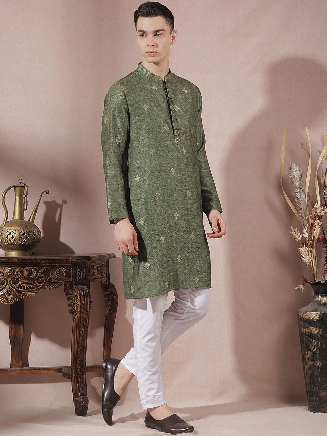 Men Regular Kurta with Pyjamas